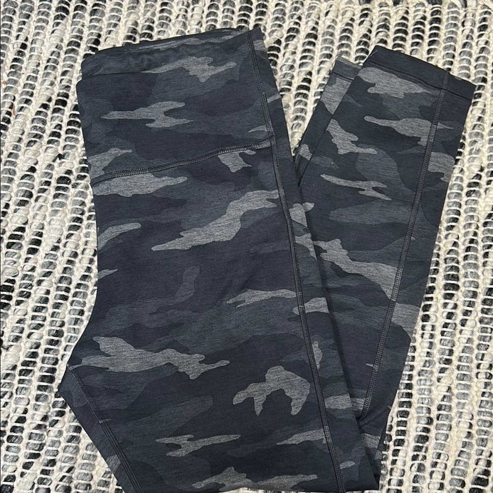 Athleta Ultimate Camo 7/8 tight Leggings